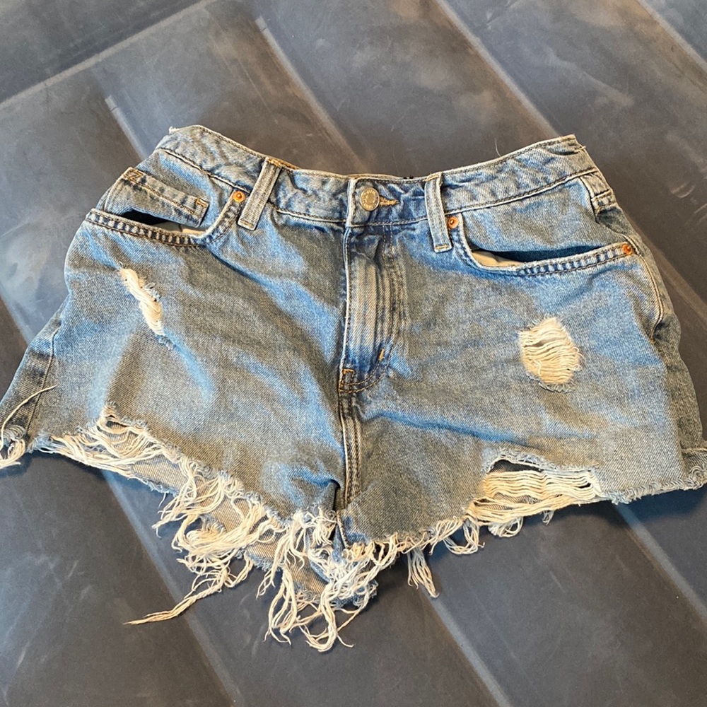 Forever 21 size 28 high rise distressed shorts